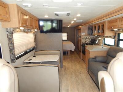 2017 Thor Hurricane 29M   - Photo 33 - Angola, IN 46703