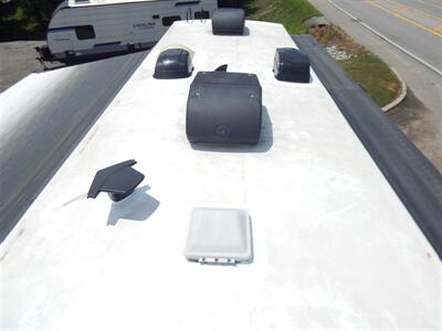 2017 Thor Hurricane 29M   - Photo 60 - Angola, IN 46703