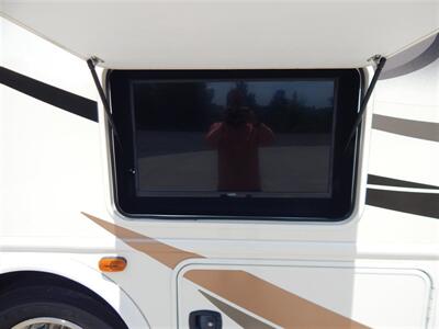 2017 Thor Hurricane 29M   - Photo 14 - Angola, IN 46703