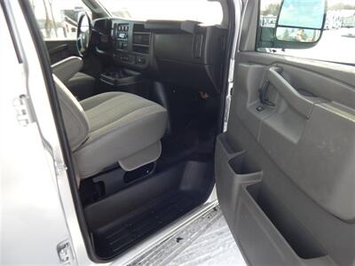 2019 Chevrolet Express LS 3500  15 Passenger - Photo 14 - Angola, IN 46703