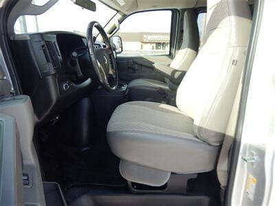 2019 Chevrolet Express LS 3500  15 Passenger - Photo 17 - Angola, IN 46703