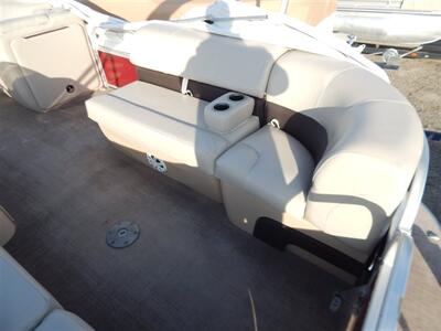 2019 Tracker Party Barge Deluxe 22DLX XP3  Tritoon - Photo 5 - Angola, IN 46703