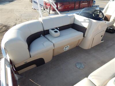 2019 Tracker Party Barge Deluxe 22DLX XP3  Tritoon - Photo 6 - Angola, IN 46703