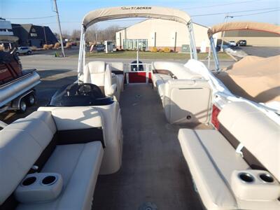 2019 Tracker Party Barge Deluxe 22DLX XP3  Tritoon - Photo 4 - Angola, IN 46703