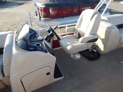 2019 Tracker Party Barge Deluxe 22DLX XP3  Tritoon - Photo 7 - Angola, IN 46703