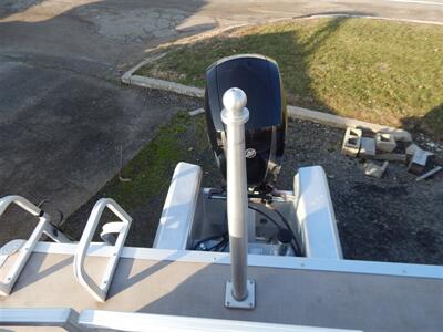 2019 Tracker Party Barge Deluxe 22DLX XP3  Tritoon - Photo 10 - Angola, IN 46703