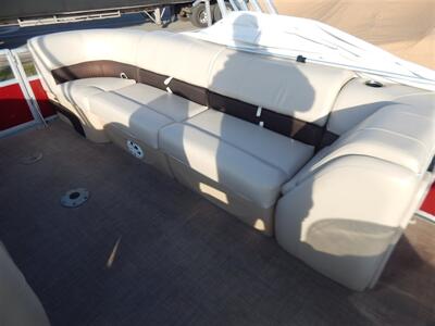 2019 Tracker Party Barge Deluxe 22DLX XP3  Tritoon - Photo 9 - Angola, IN 46703