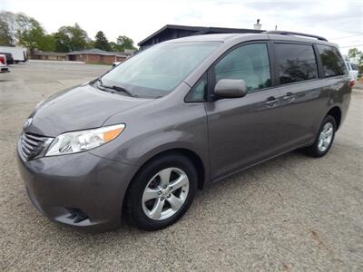 2017 Toyota Sienna LE 7-Passenger Auto Access Seat  Handicap Accessible AMT - Photo 3 - Angola, IN 46703