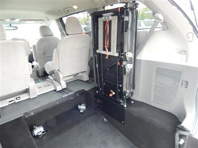 2017 Toyota Sienna LE 7-Passenger Auto Access Seat  Handicap Accessible AMT - Photo 13 - Angola, IN 46703