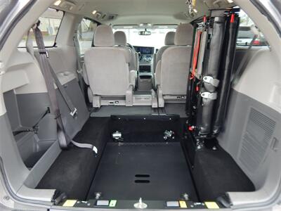 2017 Toyota Sienna LE 7-Passenger Auto Access Seat  Handicap Accessible AMT - Photo 10 - Angola, IN 46703