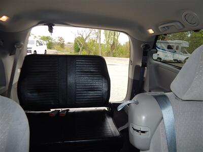2017 Toyota Sienna LE 7-Passenger Auto Access Seat  Handicap Accessible AMT - Photo 21 - Angola, IN 46703
