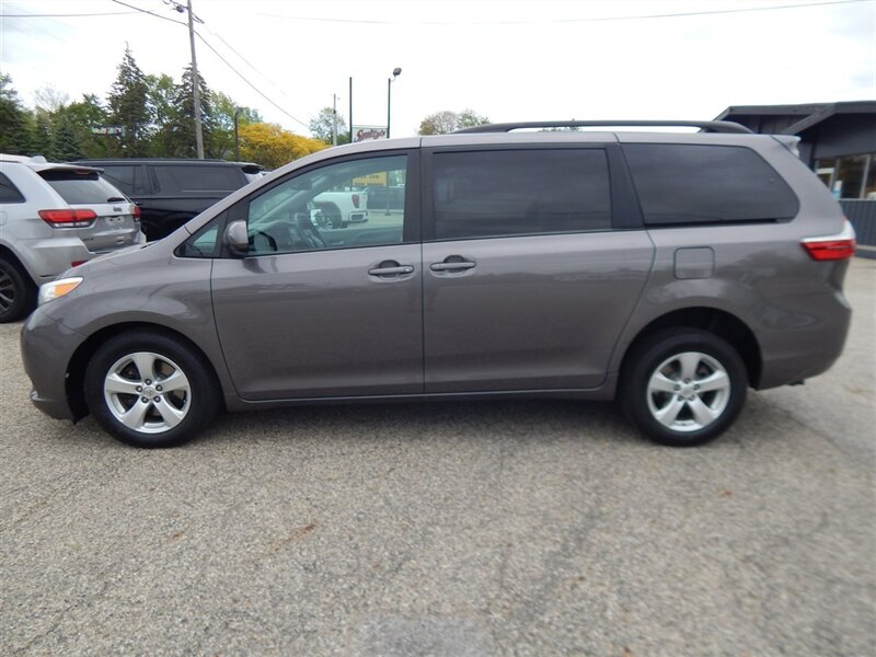 2017 Toyota Sienna LE 7-Passenger Auto Access Seat  Handicap Accessible AMT