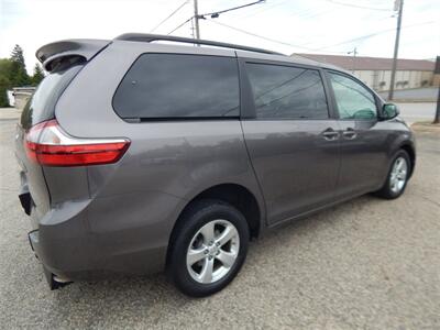 2017 Toyota Sienna LE 7-Passenger Auto Access Seat  Handicap Accessible AMT - Photo 7 - Angola, IN 46703