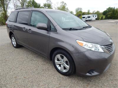 2017 Toyota Sienna LE 7-Passenger Auto Access Seat  Handicap Accessible AMT - Photo 5 - Angola, IN 46703