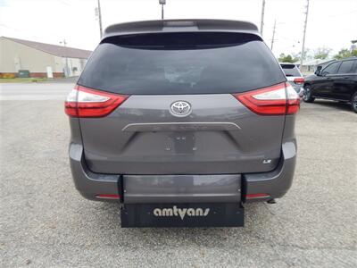 2017 Toyota Sienna LE 7-Passenger Auto Access Seat  Handicap Accessible AMT - Photo 8 - Angola, IN 46703