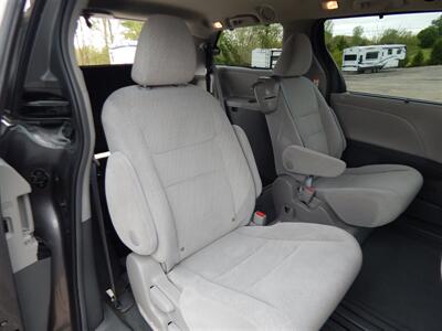 2017 Toyota Sienna LE 7-Passenger Auto Access Seat  Handicap Accessible AMT - Photo 20 - Angola, IN 46703