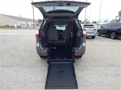 2017 Toyota Sienna LE 7-Passenger Auto Access Seat  Handicap Accessible AMT - Photo 12 - Angola, IN 46703