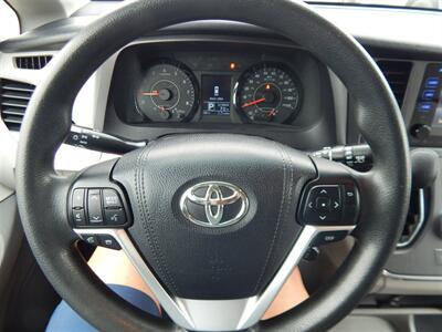 2017 Toyota Sienna LE 7-Passenger Auto Access Seat  Handicap Accessible AMT - Photo 30 - Angola, IN 46703
