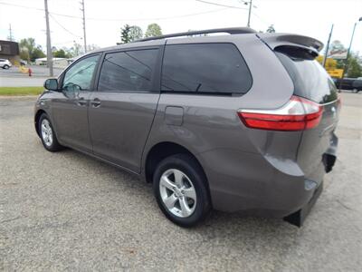 2017 Toyota Sienna LE 7-Passenger Auto Access Seat  Handicap Accessible AMT - Photo 2 - Angola, IN 46703