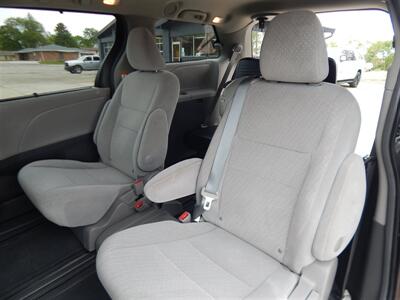 2017 Toyota Sienna LE 7-Passenger Auto Access Seat  Handicap Accessible AMT - Photo 17 - Angola, IN 46703