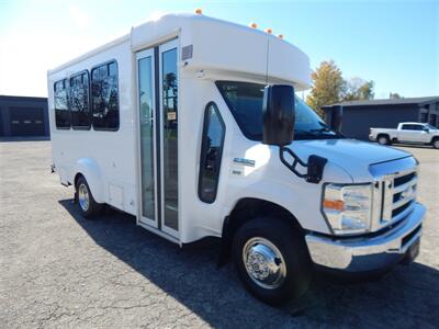 2016 Ford E-350 SD  13 Passenger - Photo 5 - Angola, IN 46703