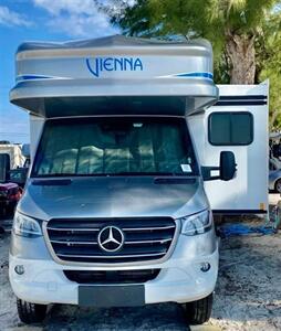 2022 REV RENEGADE VIENNA  25FWC - Photo 2 - Angola, IN 46703