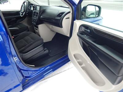 2018 Dodge Grand Caravan SE  Stow 'N' Go - Photo 14 - Angola, IN 46703