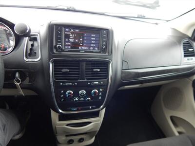 2018 Dodge Grand Caravan SE  Stow 'N' Go - Photo 26 - Angola, IN 46703