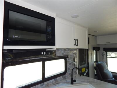 2026 Jayco JAY FLIGHT SLX 262RLS   - Photo 25 - Angola, IN 46703