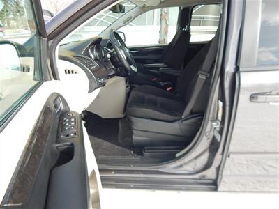 2017 Dodge Grand Caravan SE   - Photo 15 - Angola, IN 46703