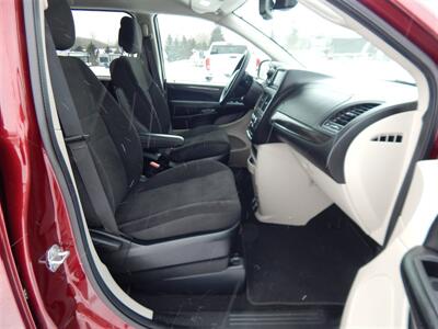 2018 Dodge Grand Caravan SE  Stow 'N' Go - Photo 16 - Angola, IN 46703