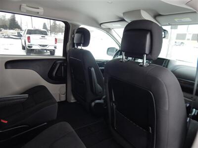 2018 Dodge Grand Caravan SE  Stow 'N' Go - Photo 14 - Angola, IN 46703