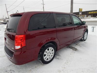 2018 Dodge Grand Caravan SE  Stow 'N' Go - Photo 5 - Angola, IN 46703