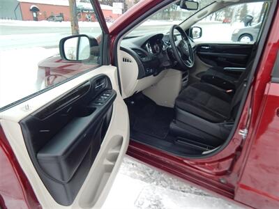 2018 Dodge Grand Caravan SE  Stow 'N' Go - Photo 21 - Angola, IN 46703