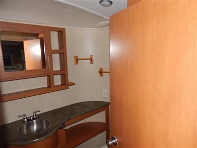 2013 Keystone Vantage 25RBS   - Photo 14 - Angola, IN 46703