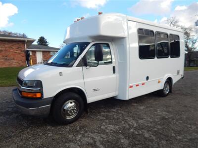 2016 CHEVROLET E4500 Goshen  Passenger Bus - Photo 2 - Angola, IN 46703