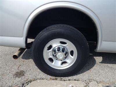 2019 Chevrolet Express LT 3500  15 Passenger - Photo 12 - Angola, IN 46703