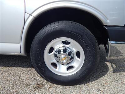 2019 Chevrolet Express LT 3500  15 Passenger - Photo 19 - Angola, IN 46703