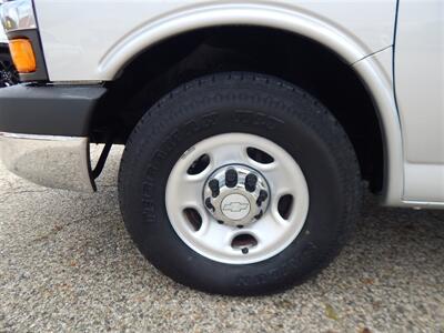 2019 Chevrolet Express LT 3500  15 Passenger - Photo 21 - Angola, IN 46703