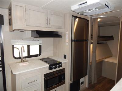2022 Coachmen Catalina Summit 184BHS  7 Series - Photo 17 - Angola, IN 46703