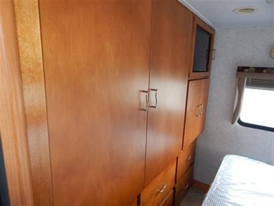 2008 Gulf Stream Euro Touring Cruiser M-5272   - Photo 32 - Angola, IN 46703