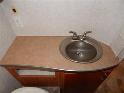 2008 Gulf Stream Euro Touring Cruiser M-5272   - Photo 29 - Angola, IN 46703