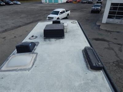 2008 Gulf Stream Euro Touring Cruiser M-5272   - Photo 5 - Angola, IN 46703