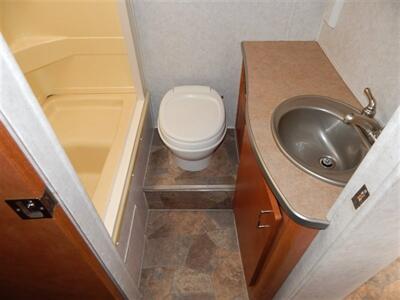 2008 Gulf Stream Euro Touring Cruiser M-5272   - Photo 25 - Angola, IN 46703