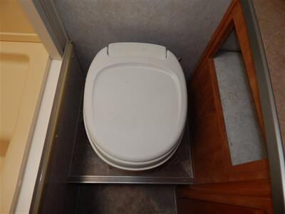 2008 Gulf Stream Euro Touring Cruiser M-5272   - Photo 28 - Angola, IN 46703