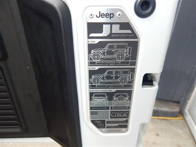 2019 Jeep Wrangler Unlimited Sahara  4wd - Photo 13 - Angola, IN 46703