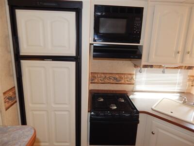 2007 Keystone Outback 27RLS   - Photo 18 - Angola, IN 46703