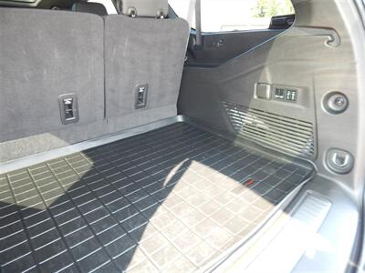 2022 GMC Yukon XL Denali   - Photo 17 - Angola, IN 46703