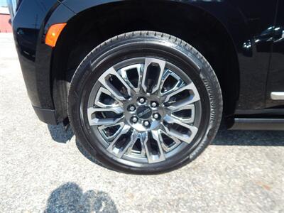 2022 GMC Yukon XL Denali   - Photo 12 - Angola, IN 46703