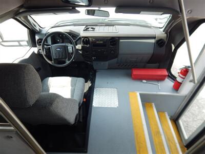 2016 FORD F-450 Super Duty StarTrans SE  20 passengers - Photo 33 - Angola, IN 46703